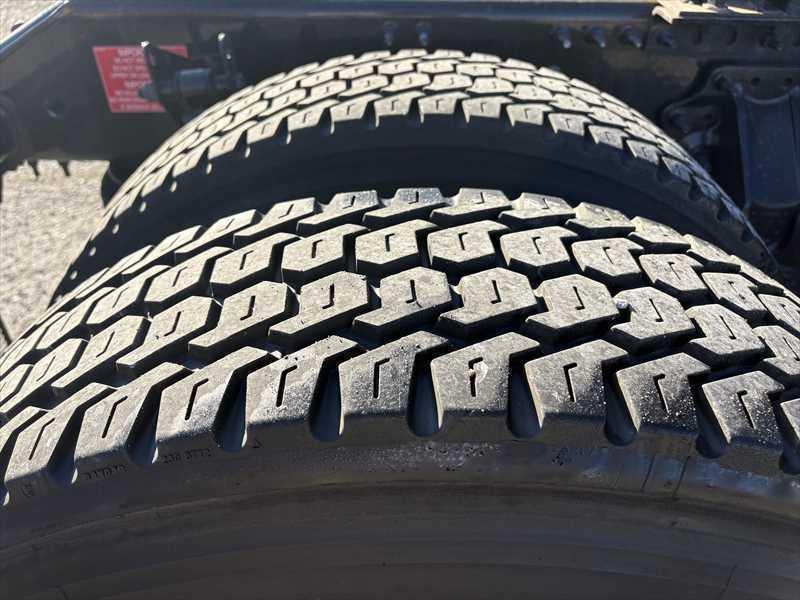 2021 Volvo VNL 760 - image 12