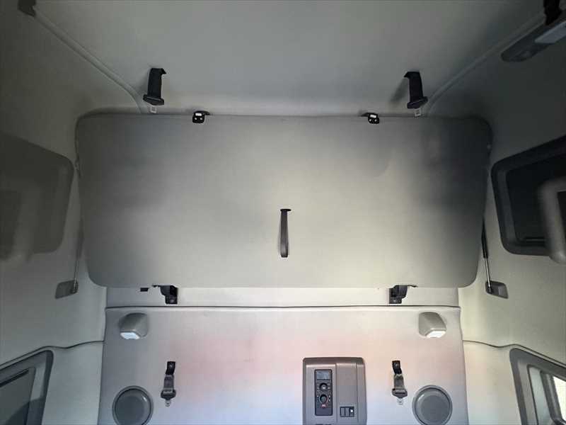 2021 Volvo VNL 760 - image 29