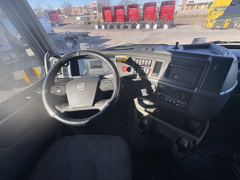 2021 Volvo VNL 760 - image 19
