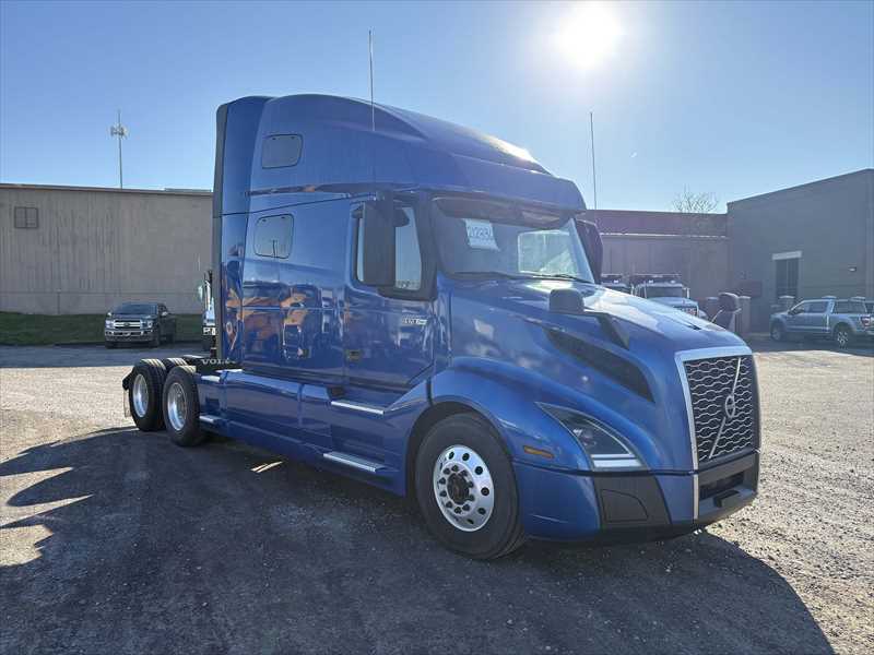 2021 Volvo VNL 760 - image 7