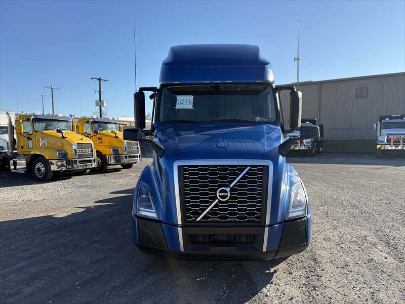 2021 Volvo VNL 760 - image 8