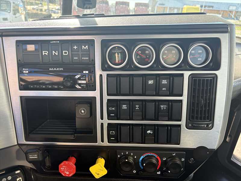 2019 Mack  GR64FT