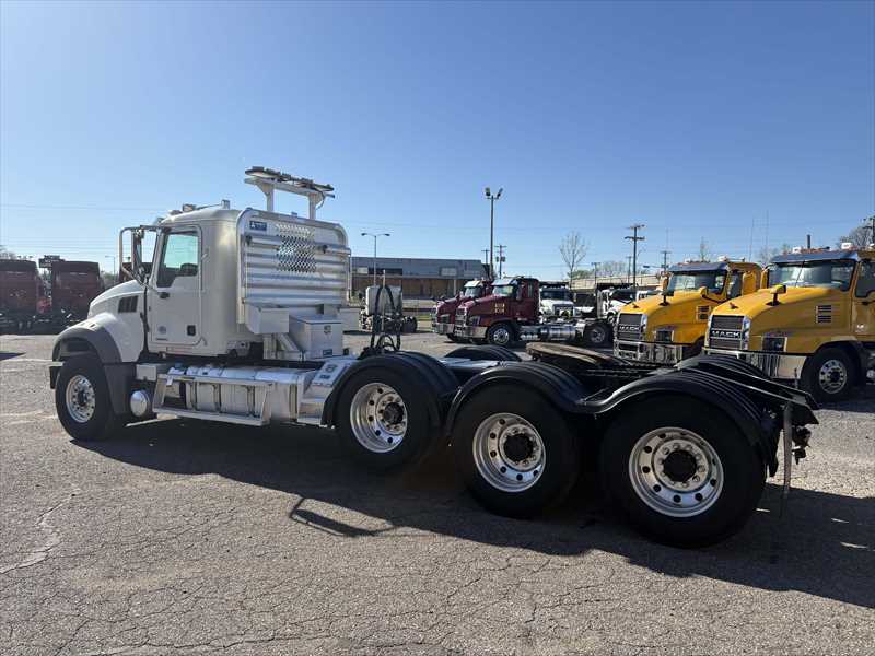2019 Mack Granite - image 3