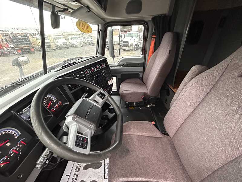 2020 Mack Anthem - image 11