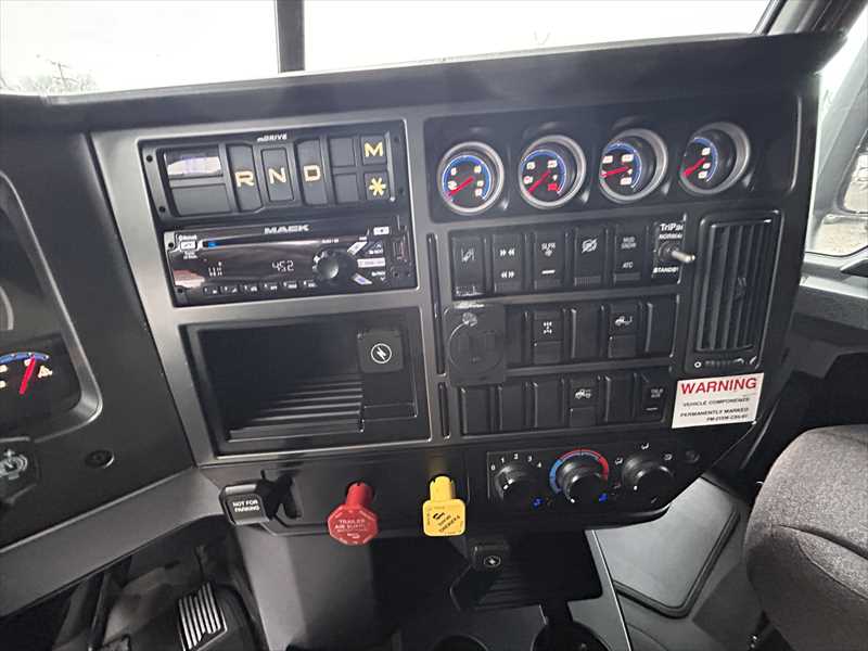 2020 Mack  AN64T