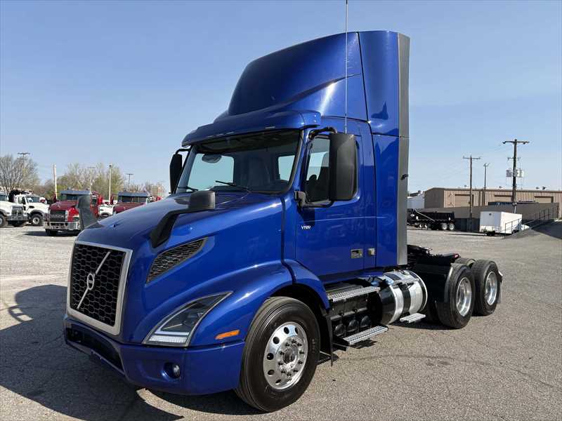 2024 Volvo  VNR64T300
