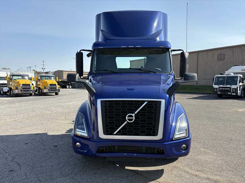 2024 Volvo  VNR64T300