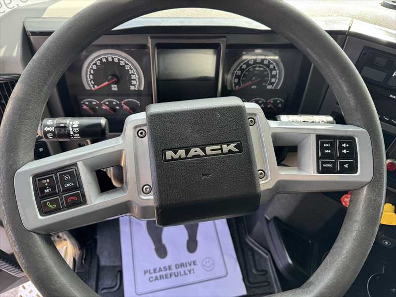 2020 Mack  GR64F