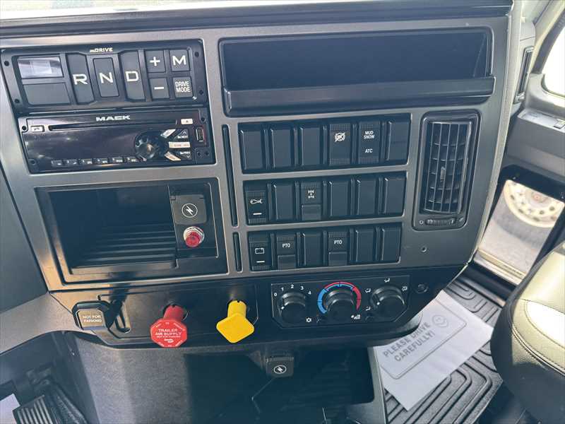 2020 Mack  GR64F