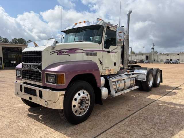 2021 Mack Pinnacle - image 2
