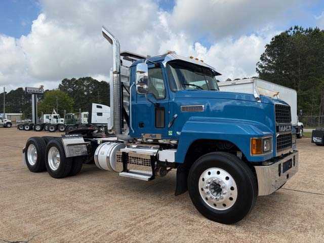 2025 Mack Pinnacle - image 7