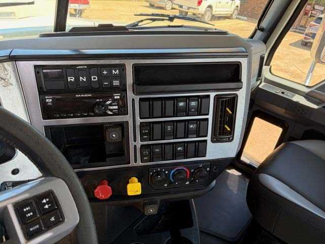 2021 Mack - image 13