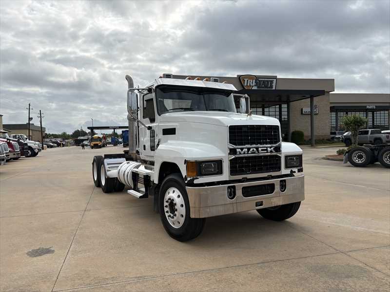 2021 Mack Pinnacle - image 7