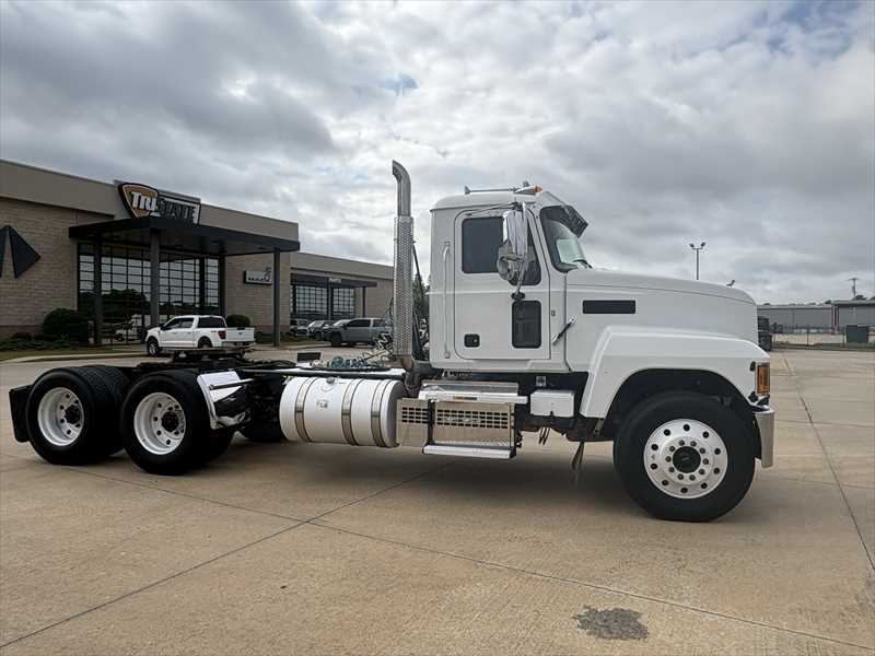 2021 Mack Pinnacle - image 6