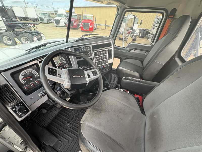 2021 Mack Pinnacle - image 11