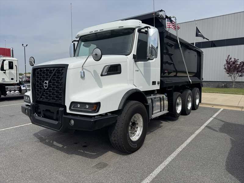 2023 Volvo  VHD84B300