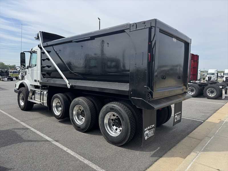 2023 Volvo  VHD84B300