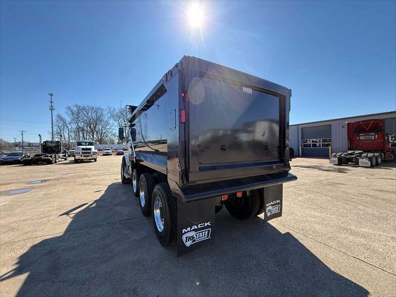 2023 Volvo  VHD84B300