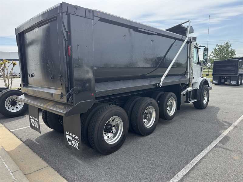 2023 Volvo  VHD84B300