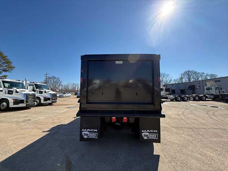 2023 Volvo  VHD84B300