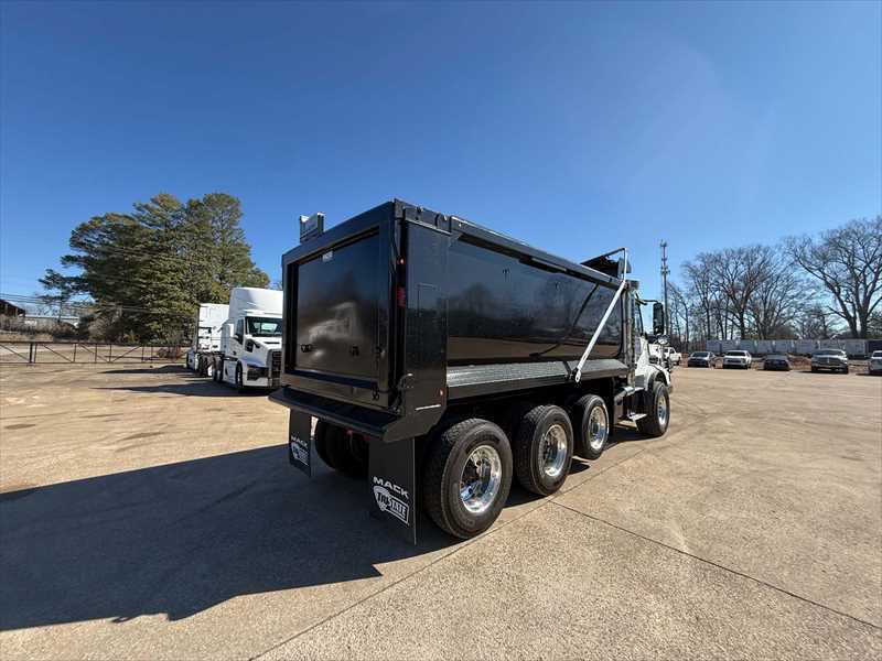 2023 Volvo  VHD84B300