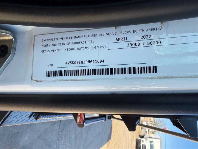 2023 Volvo  VHD84B300
