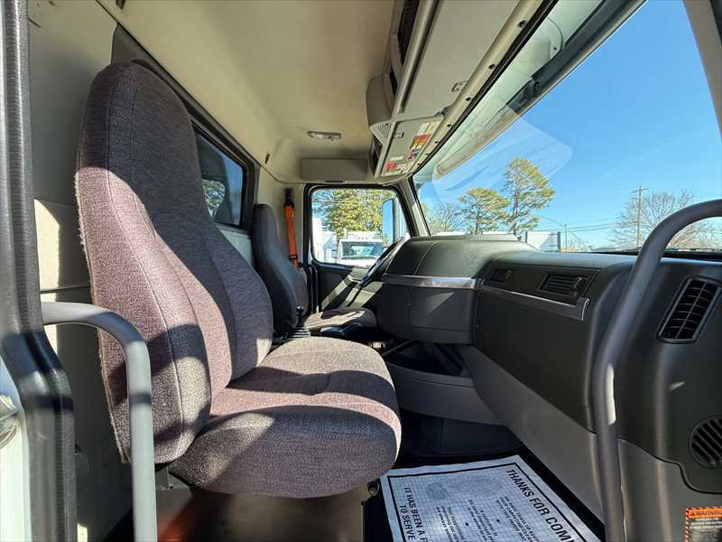 2023 Volvo  VHD84B300