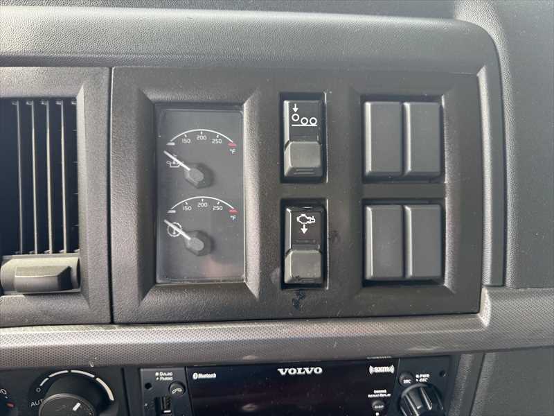 2023 Volvo  VHD84B300