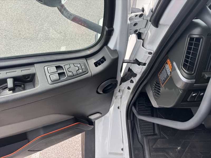 2023 Volvo  VHD84B300