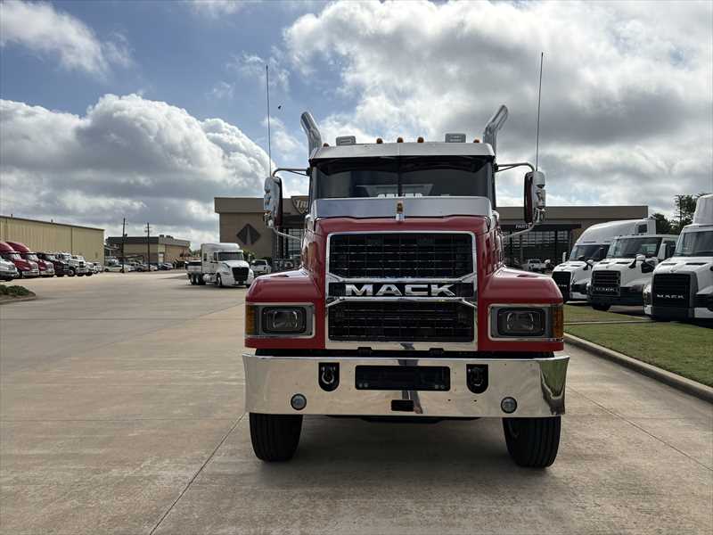 2025 Mack Pinnacle - image 2