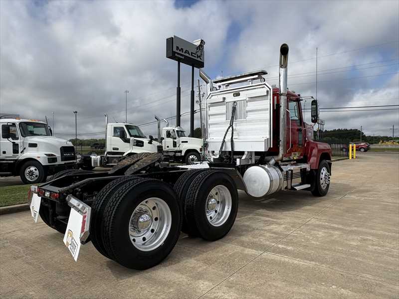 2025 Mack Pinnacle - image 5