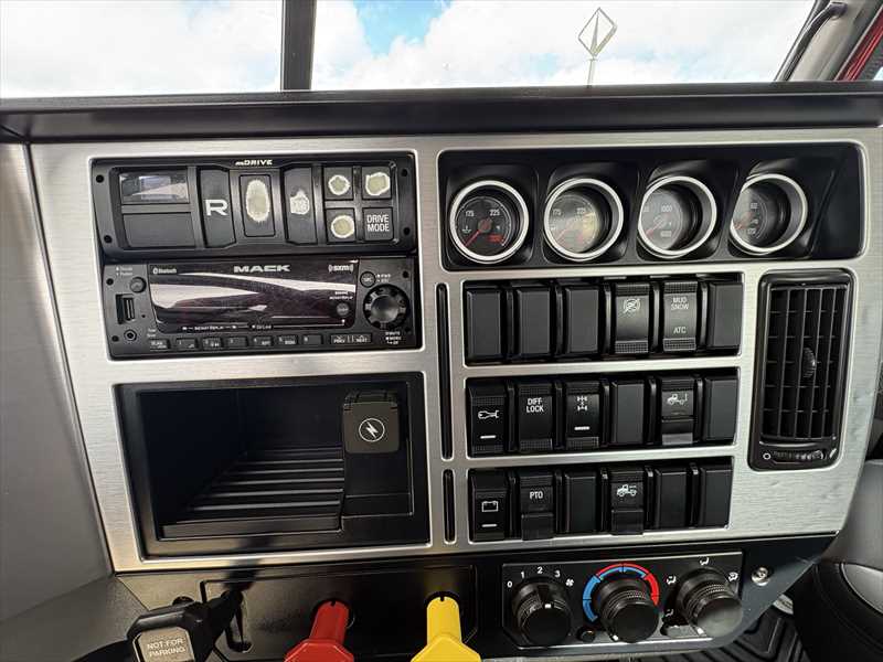 2025 Mack Pinnacle - image 15