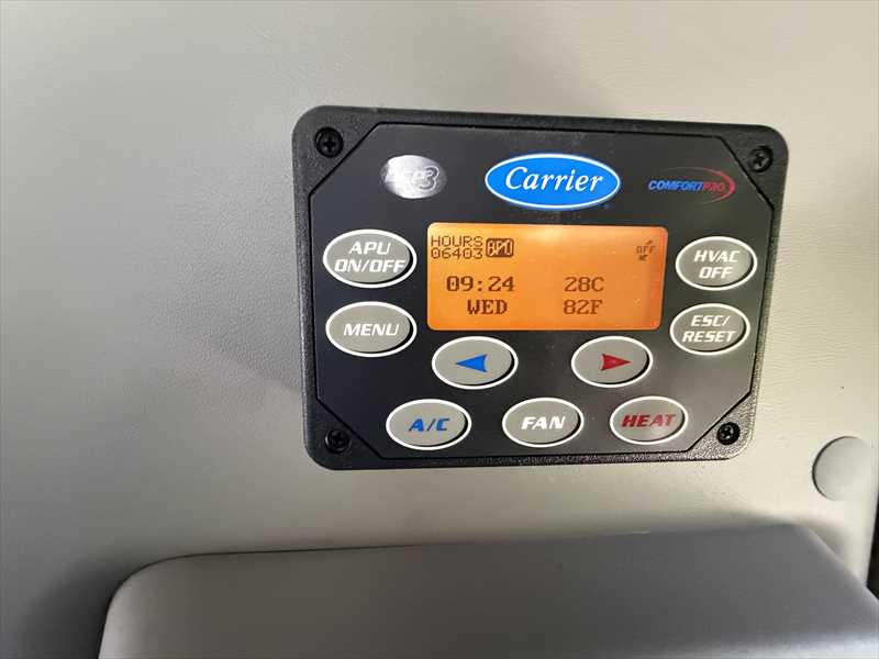 2021 International LT - image 19