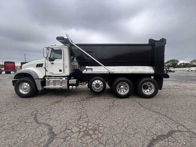 2019 Mack Granite - image 2