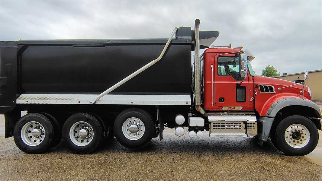 2020 Mack Granite - image 2