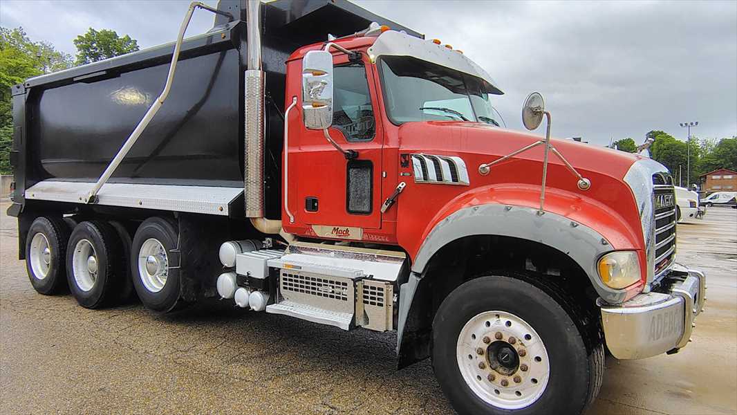 2020 Mack Granite - image 3