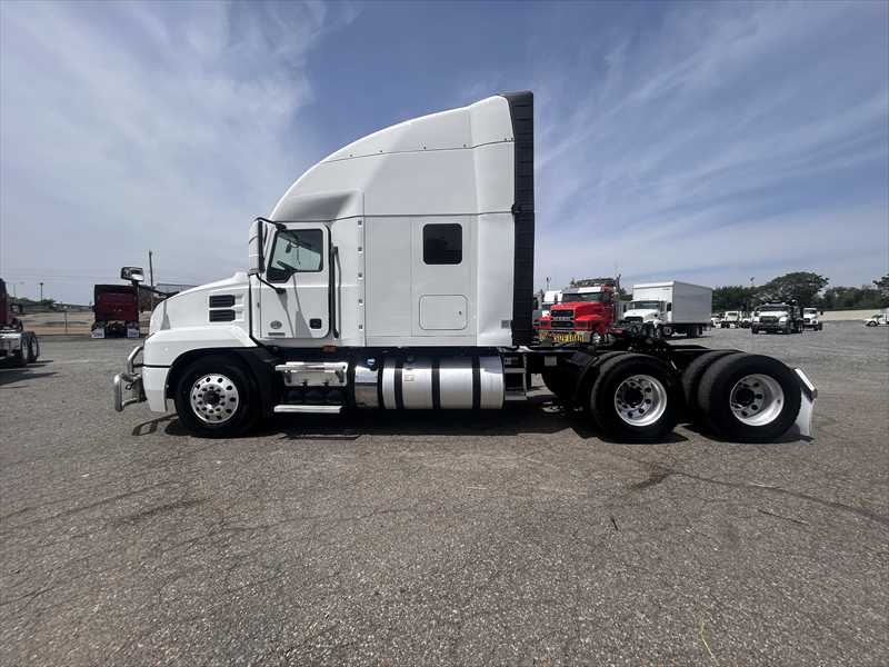 2021 Mack Anthem - image 2