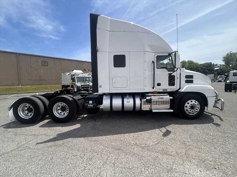 2021 Mack Anthem - image 6