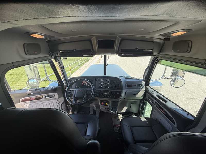 2023 Peterbilt  389