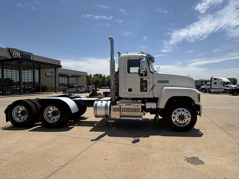 2020 Mack Pinnacle - image 7