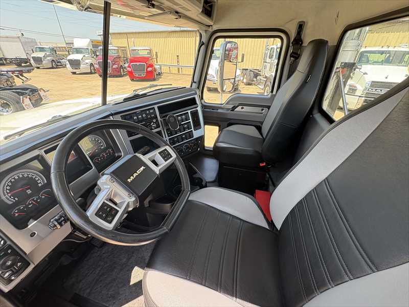 2020 Mack  PI64T