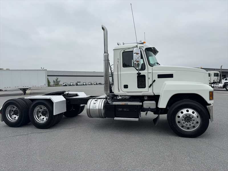 2022 Mack Pinnacle in Little Rock, AR — photo 3