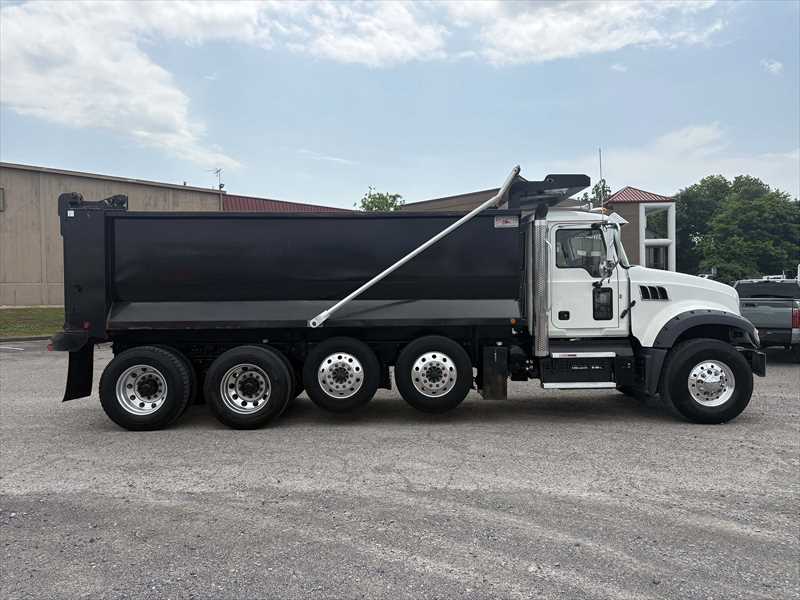 2022 Mack  GR64F