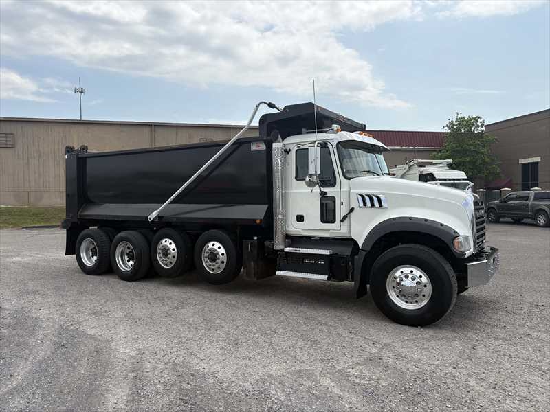 2022 Mack  GR64F
