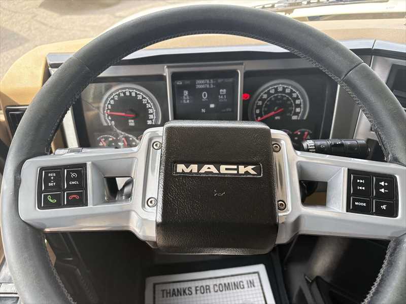 2022 Mack  GR64F