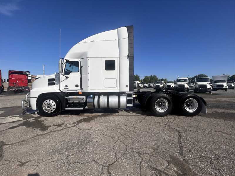 2021 Mack Anthem in Memphis, TN — photo 2