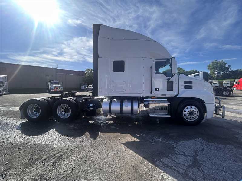 2021 Mack Anthem in Memphis, TN — photo 6