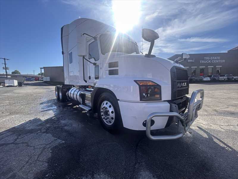 2021 Mack Anthem in Memphis, TN — photo 7