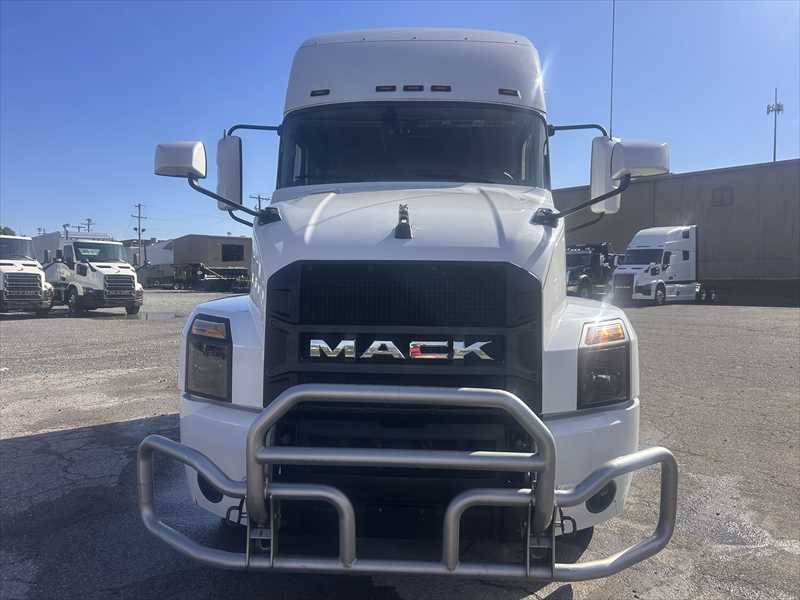 2021 Mack Anthem in Memphis, TN — photo 8