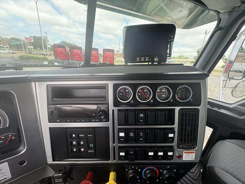 2024 Mack  GR64B